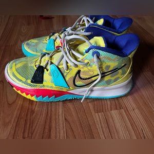 NIKE-KYRIE 7 - 1 world 1 people Yellow